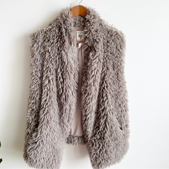 Billabong Jackets & Blazers - Billabong Faux Fur Vest Sleeveless Open Size M